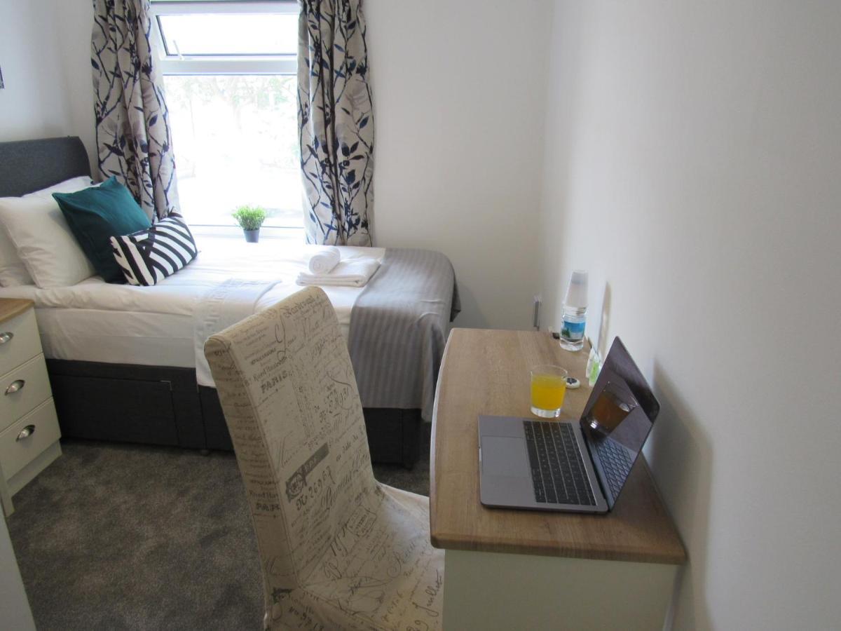 The Cambridge Suites - Tas Accommodations Exteriör bild