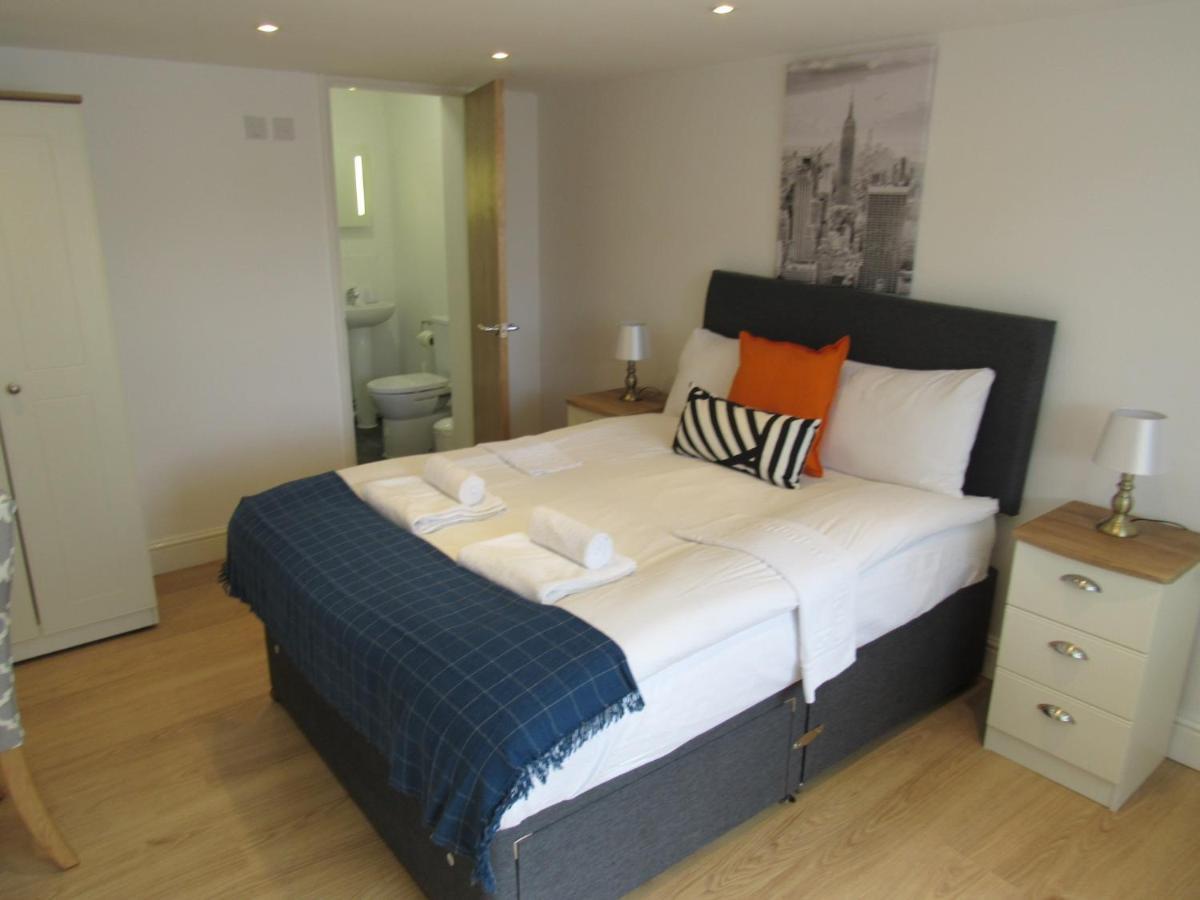 The Cambridge Suites - Tas Accommodations Exteriör bild