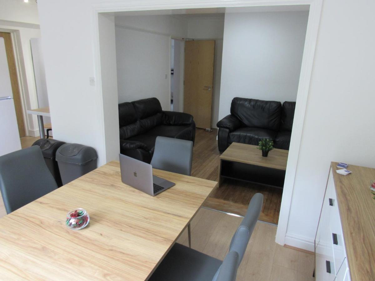 The Cambridge Suites - Tas Accommodations Exteriör bild