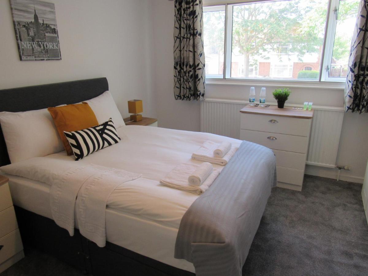 The Cambridge Suites - Tas Accommodations Exteriör bild