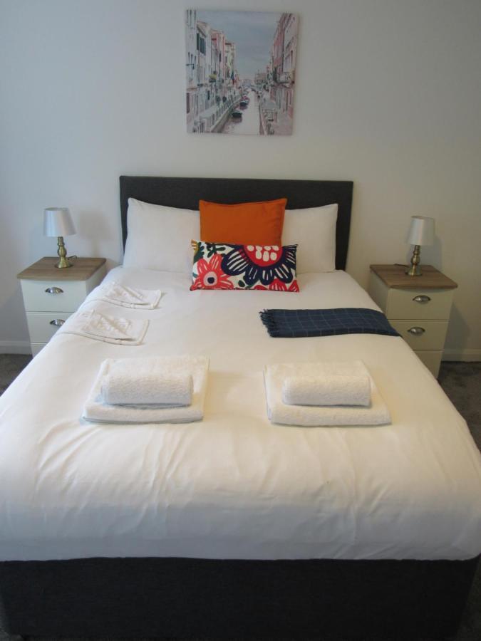 The Cambridge Suites - Tas Accommodations Exteriör bild