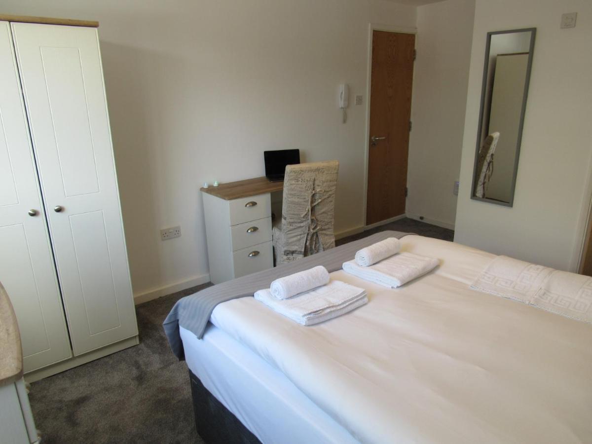 The Cambridge Suites - Tas Accommodations Exteriör bild