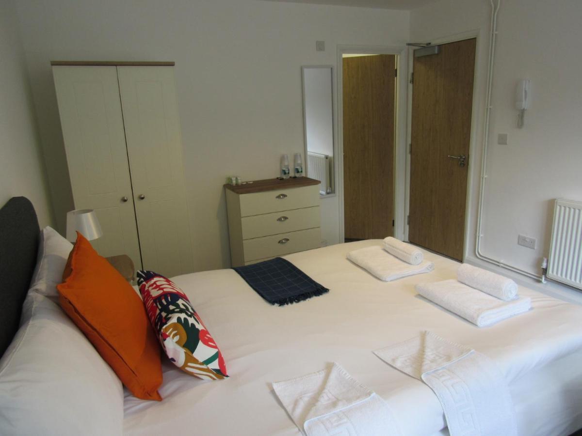 The Cambridge Suites - Tas Accommodations Exteriör bild