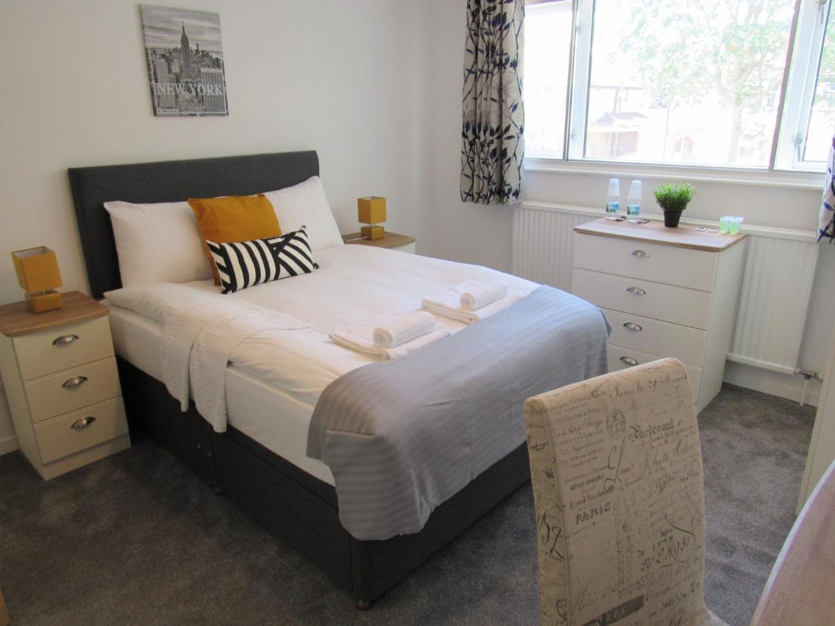 The Cambridge Suites - Tas Accommodations Exteriör bild